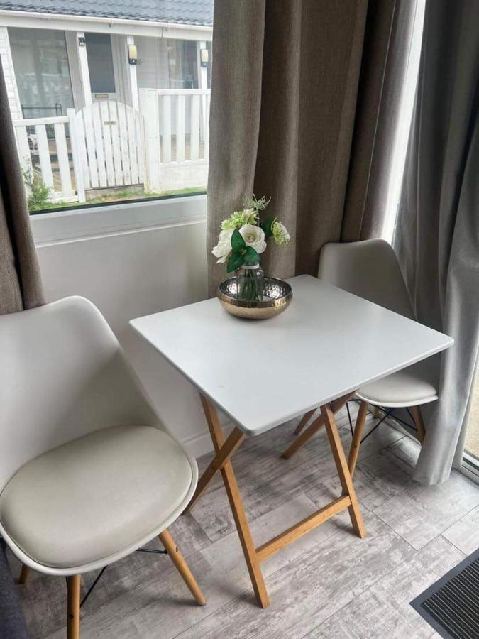 Stunning One Bed Modern & Contemporary Chalet 브리들링턴 외부 사진