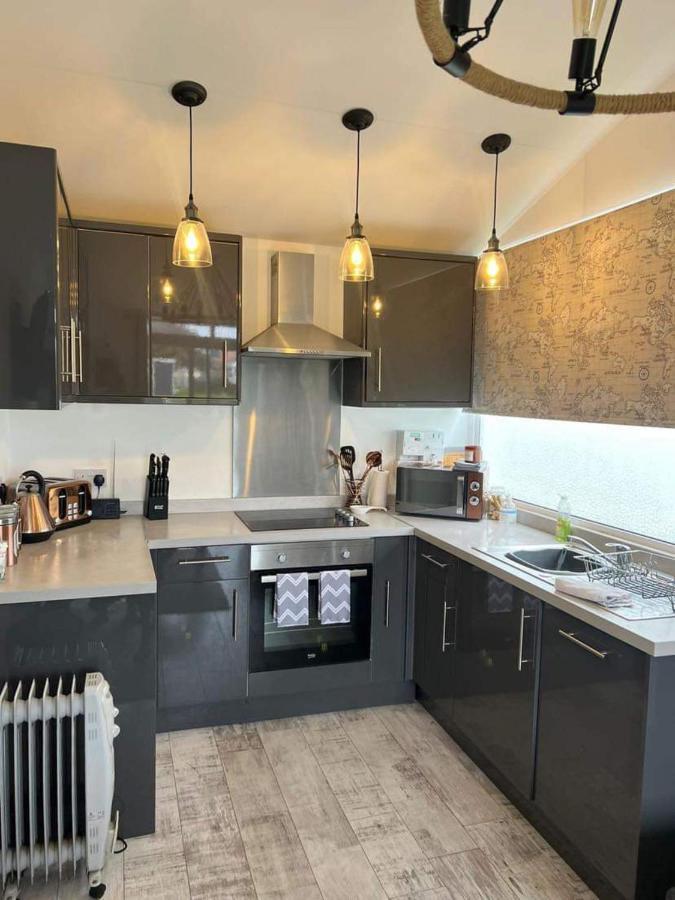 Stunning One Bed Modern & Contemporary Chalet 브리들링턴 외부 사진